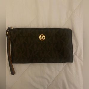 Michael kors wristlet